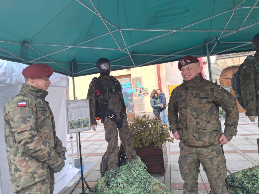 Wojskowa uroczystość na Rynku w Tarnowie