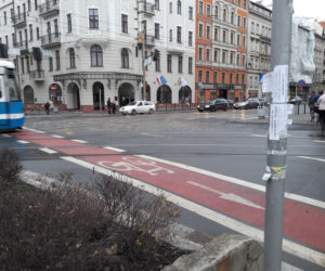 Po zmianie ruchu w centrum Wrocławia kierowcy pchają się prosto pod tramwaje!