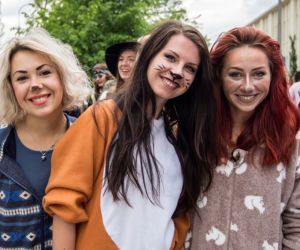 Korowód juwenaliowy na krakowski Rynek: Studenci świętują! [ZDJĘCIA]