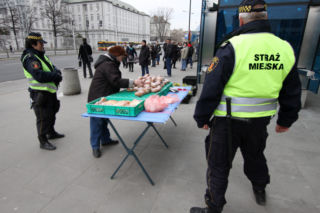 BIORĄ KROCIE ZA GNĘBIENIE POLAKÓW.
