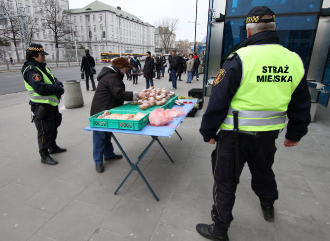 BIORĄ KROCIE ZA GNĘBIENIE POLAKÓW.