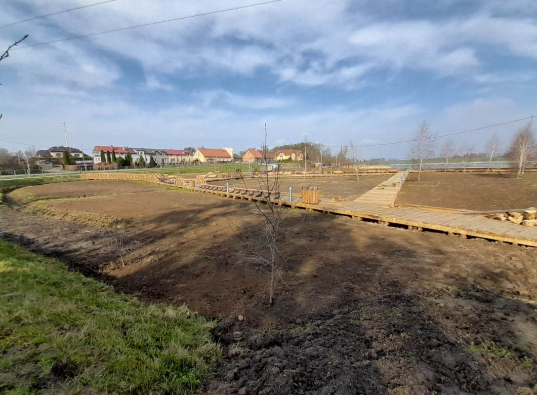 Ma być światowo, na razie jest błoto. Jedyne takie miejsce powstaje pod Olsztynem