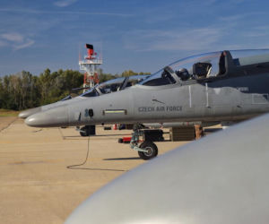 Czeskie samoloty L-159 nie dla Ukrainy. Polityczna burza w Pradze - premier kontra generał