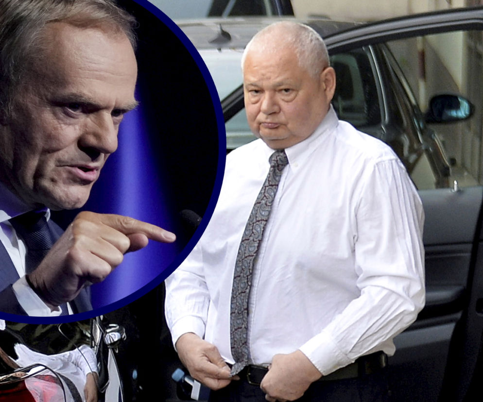 Donald Tusk w garniturze przemawia z gestykulacją, zaś Adam Glapiński w białej koszuli i krawacie poprawia pasek, wychodząc z samochodu. Obraz symbolizuje konflikt wokół nominacji w NBP, o czym szerzej przeczytasz na Super Biznes.