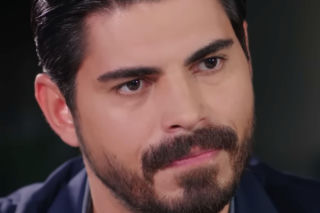 Panna młoda. Cihan spędza noc z Hancer, a Beyza usiłuje go uwieść