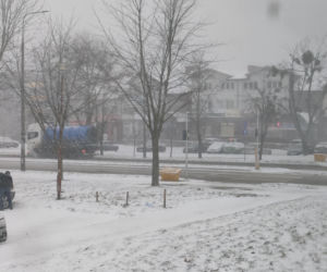 Atak zimy w Łomży i regionie. Duże utrudnienia na ulicach Zjazd i Sikorskiego 