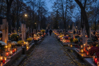 Chcesz, żeby znicz palił się przez kilka dni? Zwróć uwagę na te oznaczenia przed zakupem