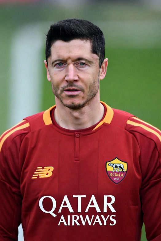 Robert Lewandowski w koszulkach różnych klubów