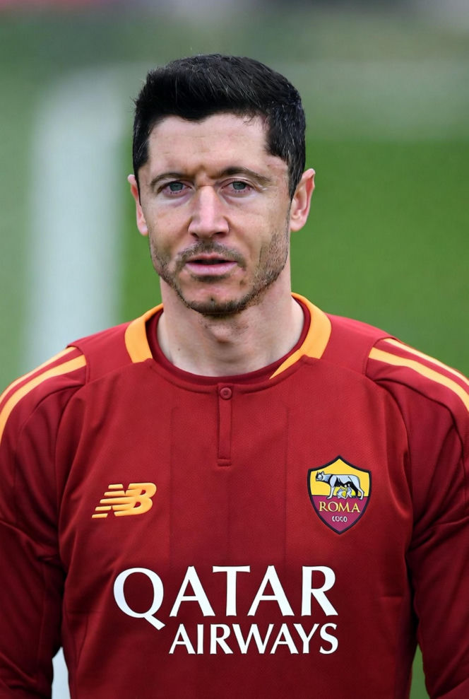 Robert Lewandowski w koszulkach różnych klubów