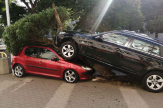 Szok na parkingu w Gdyni. Jak on to zrobił?! [ZDJĘCIE]