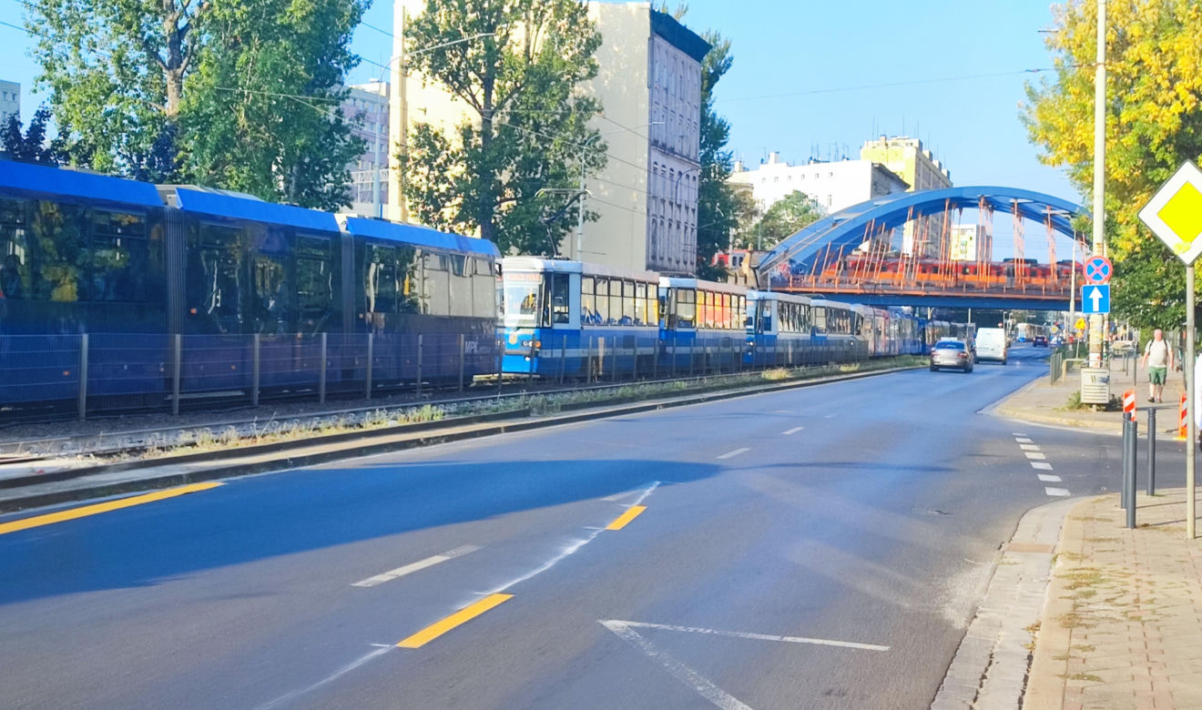 Poranny armagedon na Grabiszyńskiej we Wrocławiu. Ludzie jadą do pracy i szkoły, a tu remonty