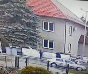 86-latek z impetem wjechał w dziecko! Pokazali wszystko na nagraniu. Włosy stają dęba