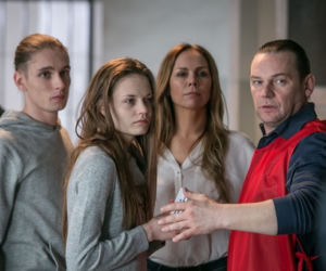 Skazane odc. 8. Sylwia (Monika Krzywkowska), Łucja (Katarzyna Sawczuk), Maciek (Filip Gurłacz), Adam (Ireneusz Czop)