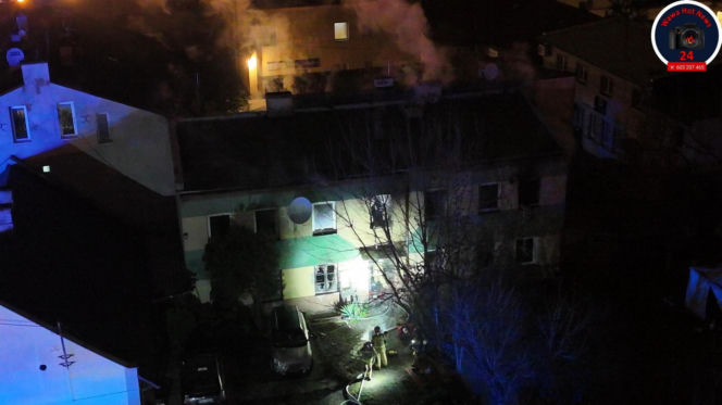 Pożar w Pruszkowie. Spłonęło mieszkanie, jedna osoba w szpitalu