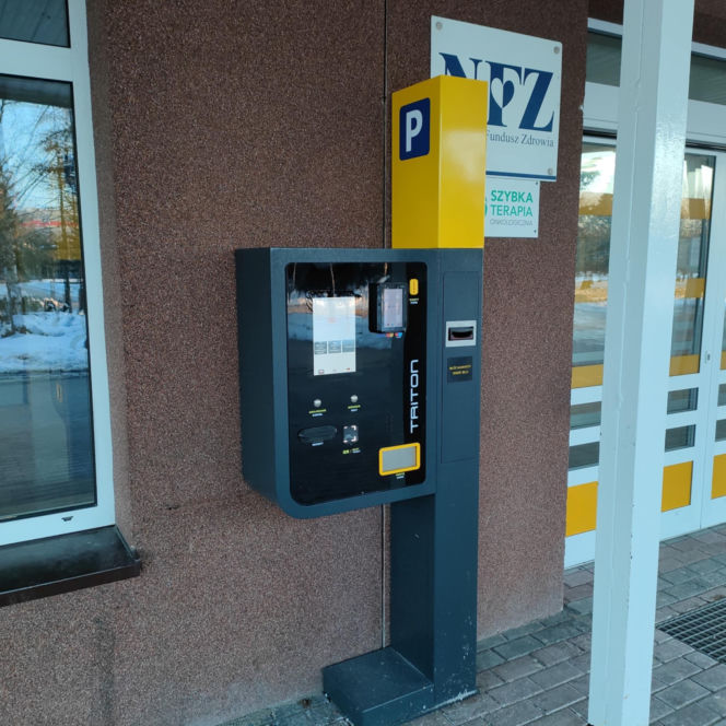 Łomża. Za parking przy szpitalu zapłacimy w automacie. Nowe zasady korzystania z parkingu od 9 lutego