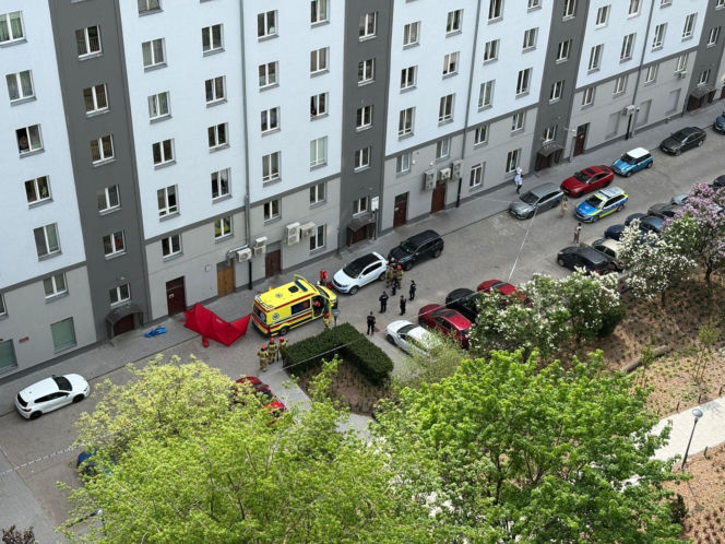 Kobieta wypadła z szóstego piętra. Zginęła na miejscu