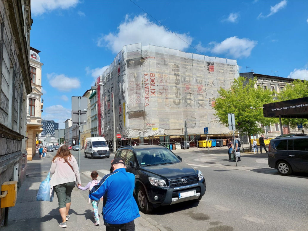 Święcicki wielkim budowniczym był. Kolejna jego kamienica w centrum jest remontowana, inne czekają