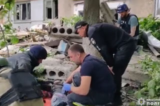 Ciężko ranny 9-latek wyciągnięty spod gruzów. To, co zrobił na filmie doprowadza do łez! [WIDEO] 