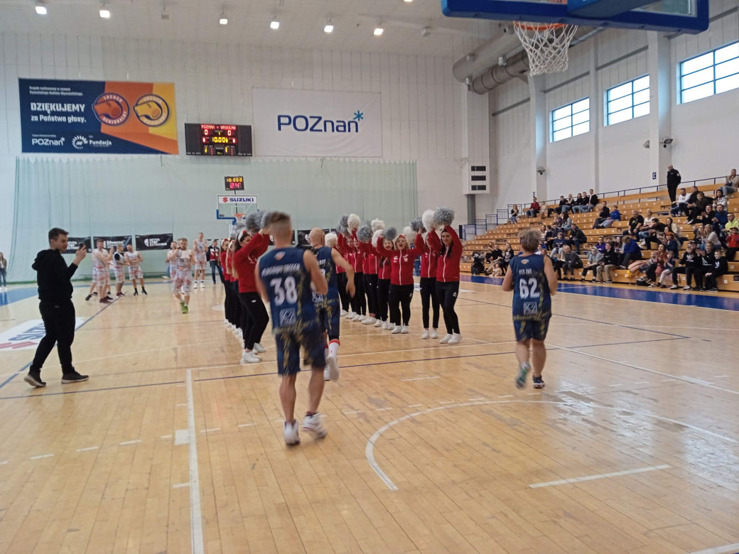 Charytatywna Bitwa Miast Poznań kontra Bydgoszcz. Gwiazdy grały w koszykówkę