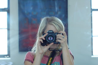 Fotografuje zmiany na Greenpoincie. „Coraz trudniej jest sobie pozwolić na to, by tu zostać”