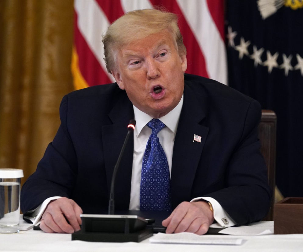 Trump łyka pigułki na malarię