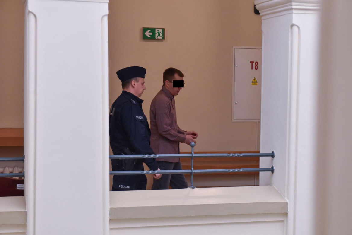 Paweł W. mógł zabić młode małżeństwo przygniatając ich samochodem do ściany