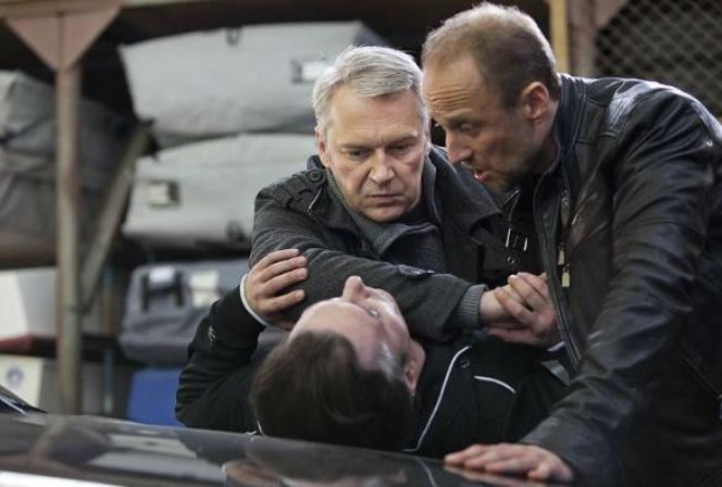 Krew z krwi. Marek Majewski (Zbigniew Stryj), mąż Carmen, Stefan Kozłowski (Łukasz Simlat)