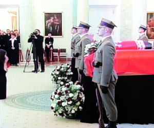 Wystawione trumny Lecha i Marii Kaczyńskich 