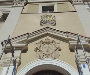 Znika rusztowanie, odsłania nowe kolory. Kończy się remont ratusza w Lesznie