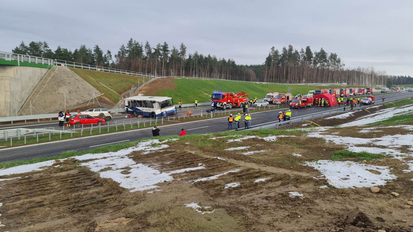 Potężny karambol na S5. Rozbity autobus, Potężna akcja strażaków
