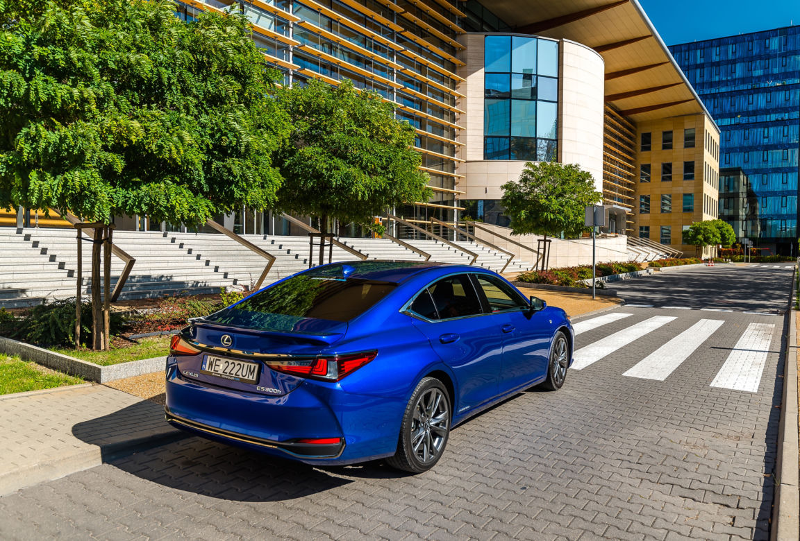 Lexus ES300h F Sport