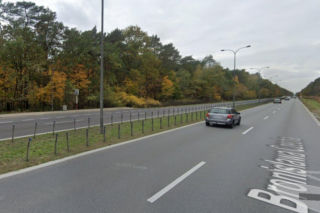 Opustoszały zespół przystankowy Bronisława Czecha-Las