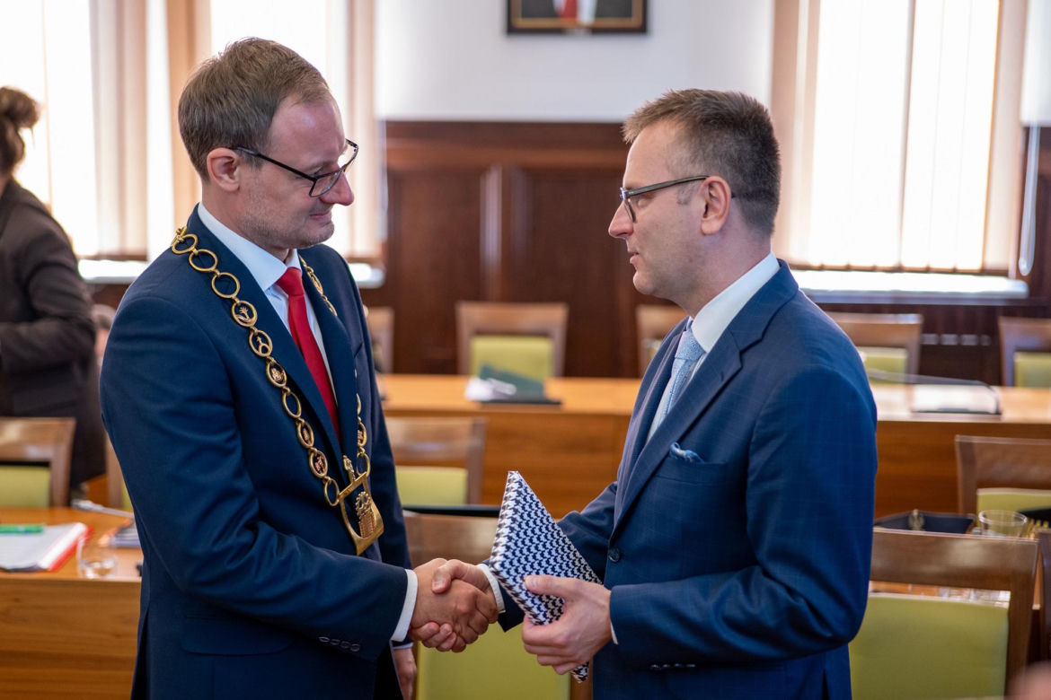 Zaprzysiężenie nowego prezydenta Zabrza. Kamil Żbikowski złożył ślubowanie i zwrócił się do mieszkańców