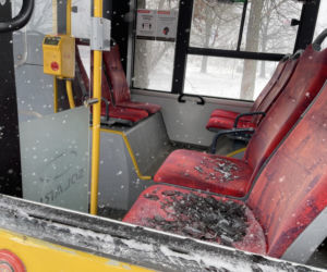 Ciężarówka zdemolowała miejski autobus