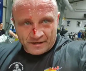 Mariusz Pudzianowski ze szramą na twarzy