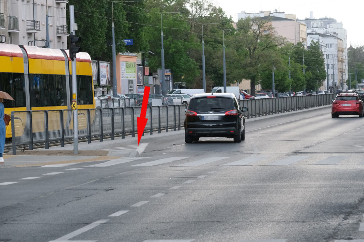Krawężniki grozy na Grochowskiej