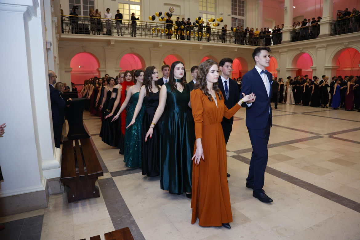 Studniówka 2024 XXXVII LO im. Jarosława Dąbrowskiego - zdjęcia