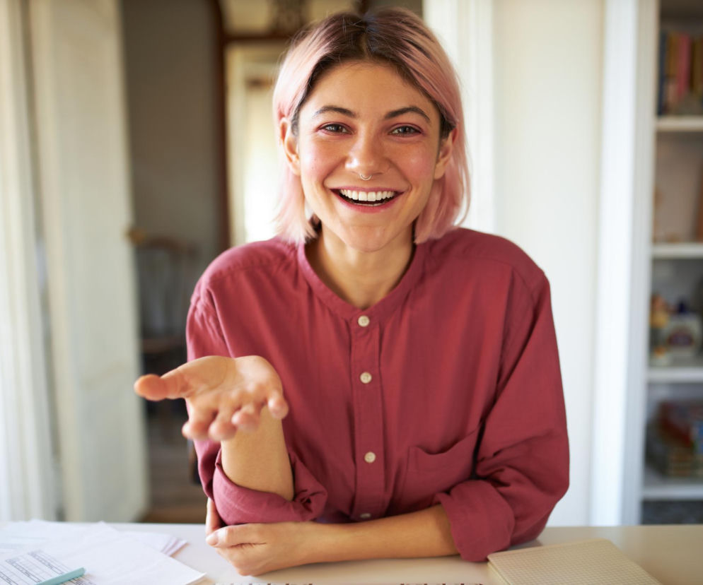 Ten nawyk ma prawie każdy dorosły. Kiedy może świadczyć o schizofrenii?