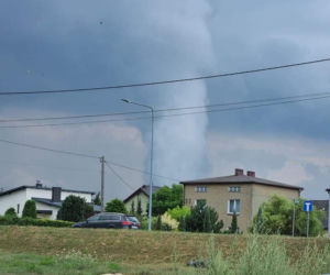 Trąba powietrzna na Śląsku! Ogromny wir widziany był w Żorach. Może być groźny! [ZDJĘCIA, WIDEO]