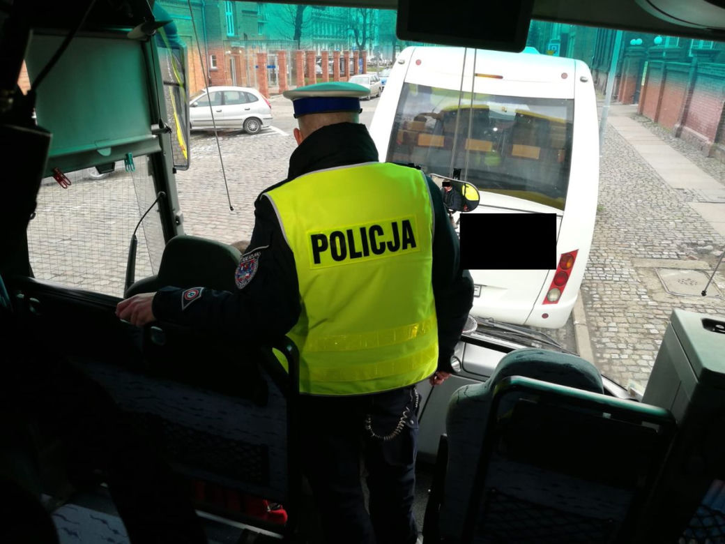 Kontrole autokarów podczas ferii zimowych