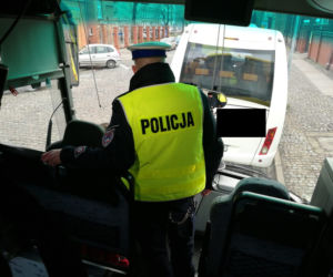 Kontrole autokarów podczas ferii zimowych