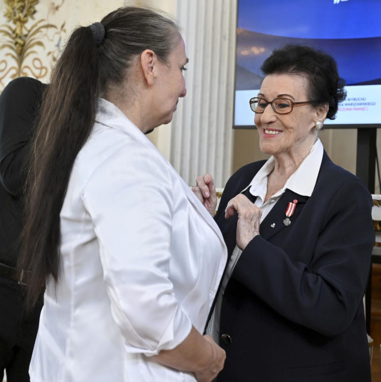 Dziennikarka "Super Expressu" Izabela Kraj odznaczona medalem "Dumni z Powstańców"