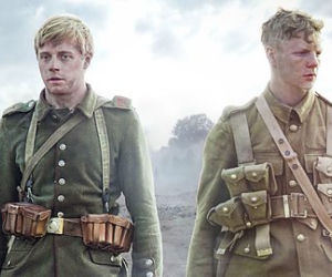 Dzwony wojny. Thomas Edwards (Patrick Gibson),  Michael Lang (Jack Lowden)