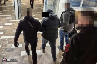 Używał fałszywych tożsamości i ukrywał się latami. Polsko-czeska akcja dopadła Piotrusia.