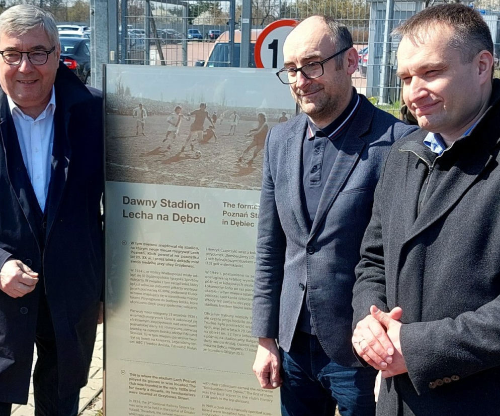 W okolicy starego stadionu Lecha Poznań na Dębcu odsłonięto pamiątkową tablicę poświęconą obiektowi, na którym Kolejorz rozgrywał swoje mecze