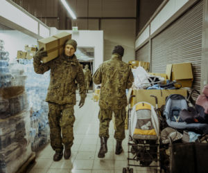 Terytorialsi pomagają uchodźcom nie tylko na granicy. Niosą pomoc na różnych frontach [ZDJĘCIA]  