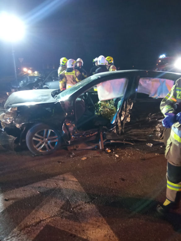Wielkopolskie: Pięć osób rannych w nocnym wypadku na DK 11 