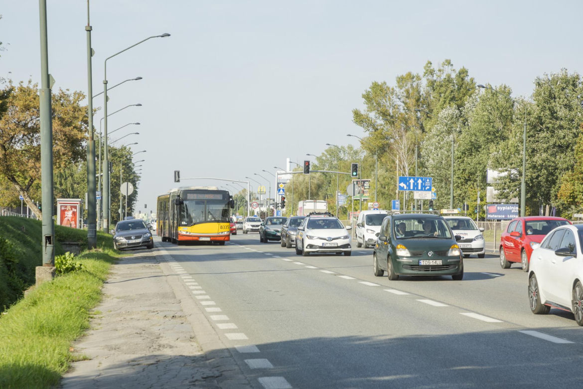 Buspas na Puławskiej krytykowany przez aktywistów. Ratusz nie widzi problemu 