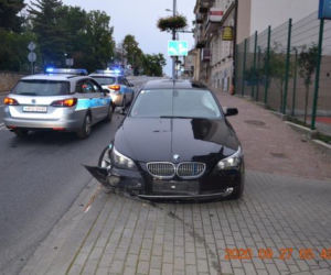 Tarnów. Pijany kierowca ściął słupki na ul. Mickiewicza. Policja odwiedziła go w domu