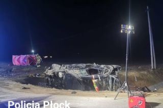 Śmiertelny wypadek pod Płockiem. Dachowanie BMW zakończyło się śmiercią 14-latki